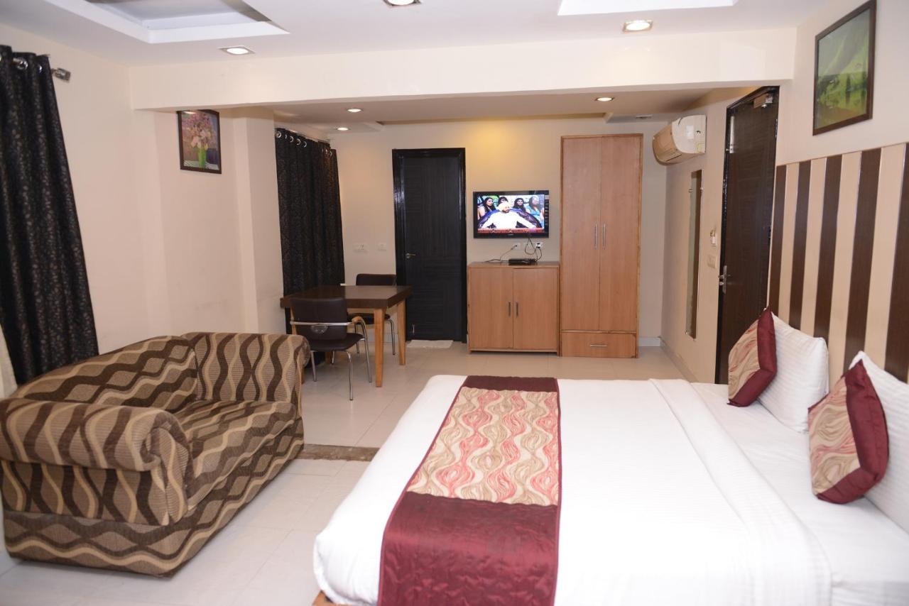 Hotel Balsons Continental ニューデリー エクステリア 写真