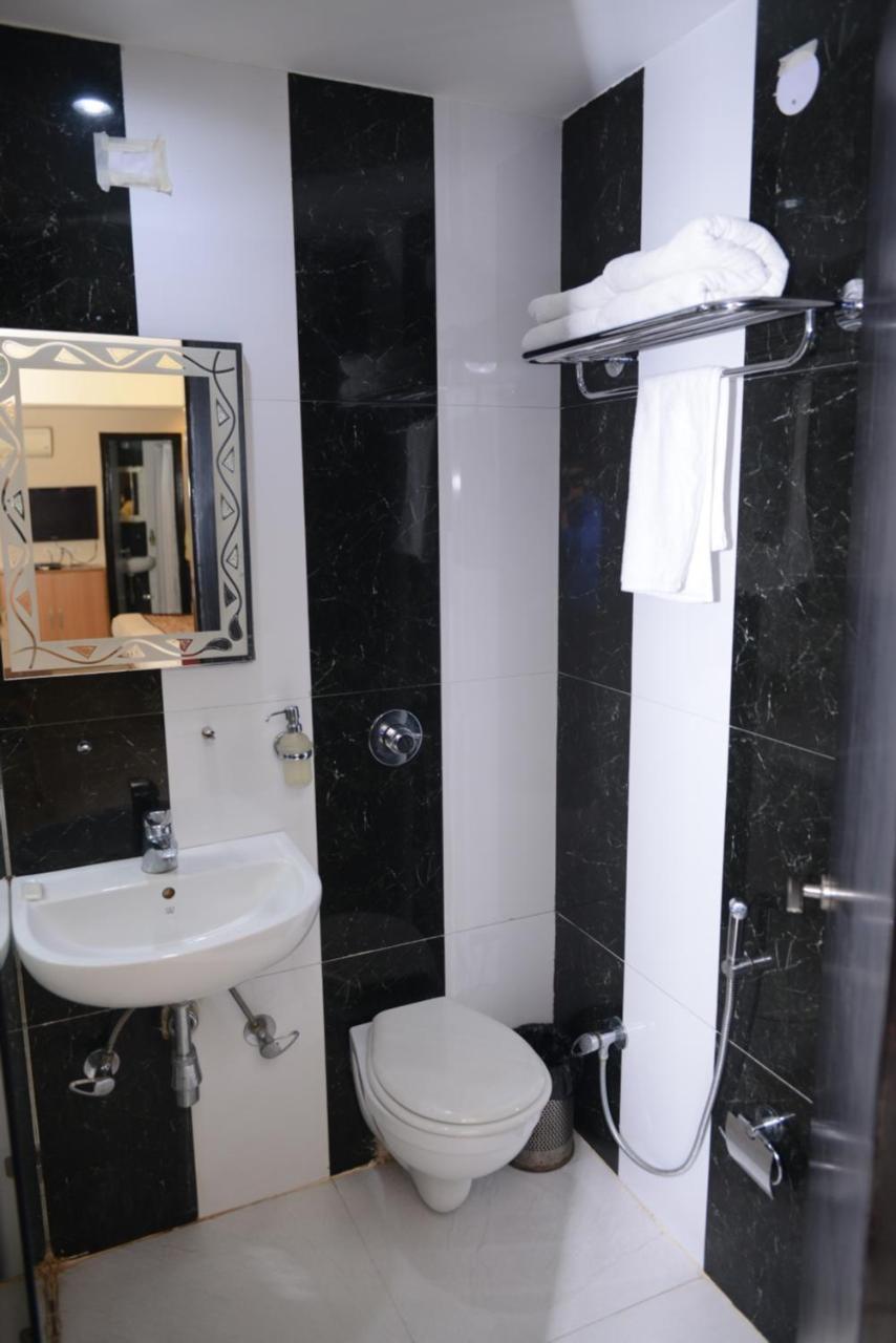 Hotel Balsons Continental ニューデリー エクステリア 写真